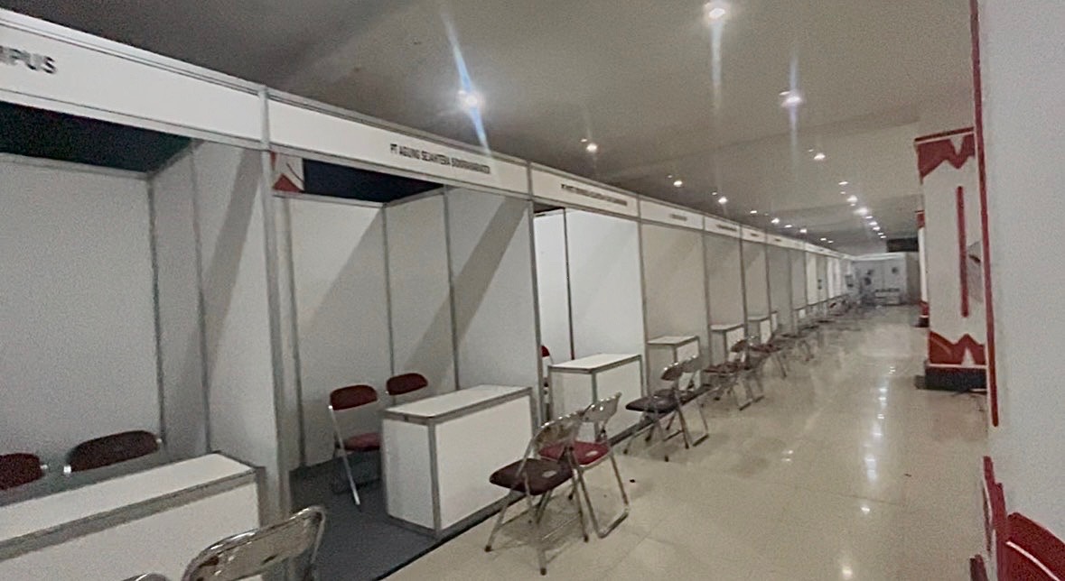 The job fair isnot the solution, photo by Magelang News